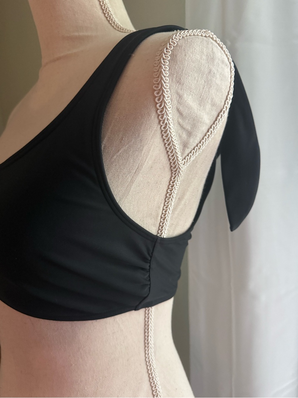 Abercrombie & Fitch One Shoulder Black Bikini Top / Size S / Barely Worn! - Picture 3 of 3